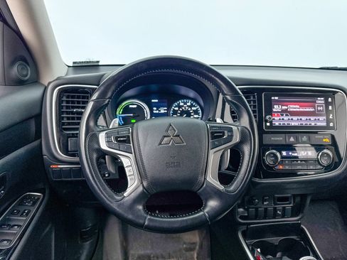 Used 2018 Mitsubishi Outlander SEL image 28