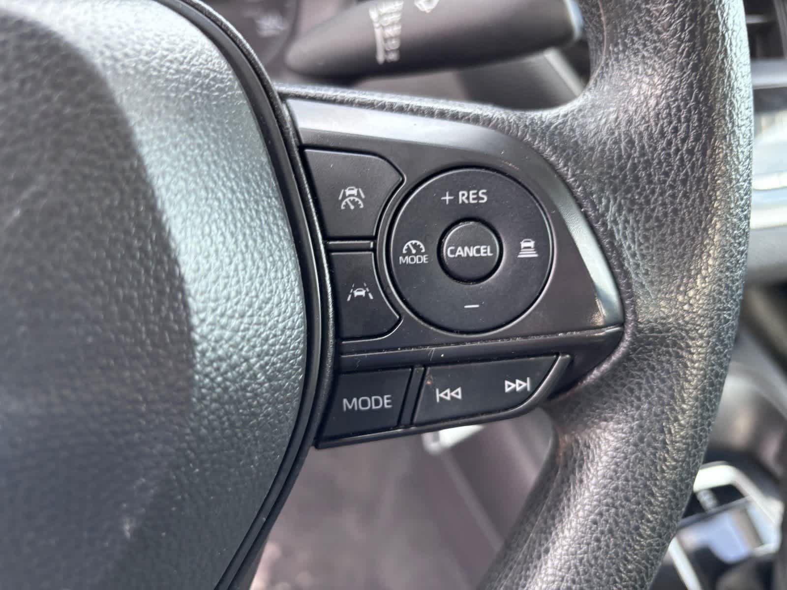 Used 2025 Toyota Corolla LE FWD image 17