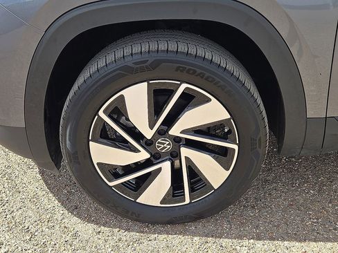 Used 2025 Volkswagen Atlas SE FWD image 10