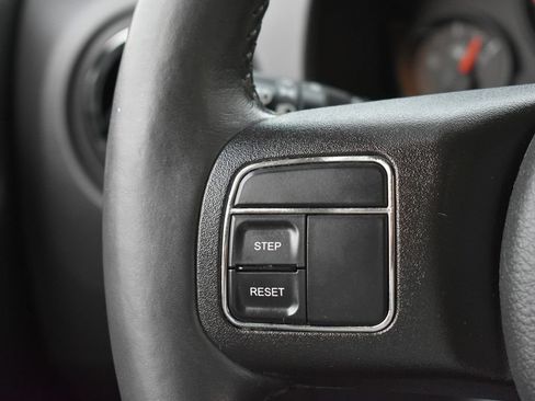 Used 2013 Jeep Patriot Latitude FWD image 17