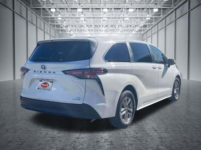 Used 2022 Toyota Sienna LE FWD image 8