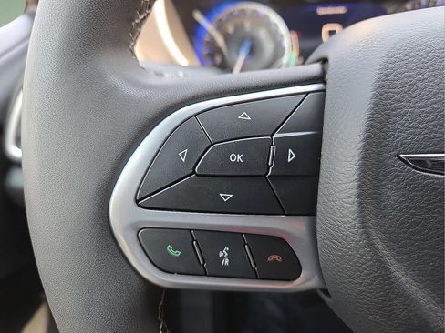 Used 2025 Chrysler Pacifica Select FWD image 20