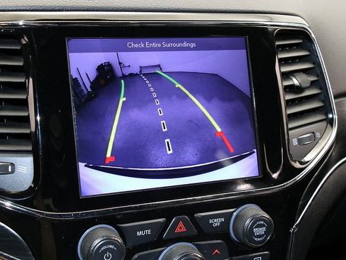 Used 2019 Jeep Grand Cherokee Limited image 19