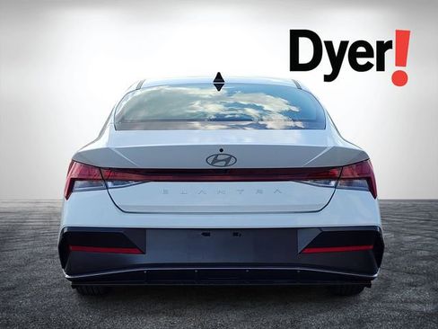 Used 2025 Hyundai Elantra SEL FWD image 5