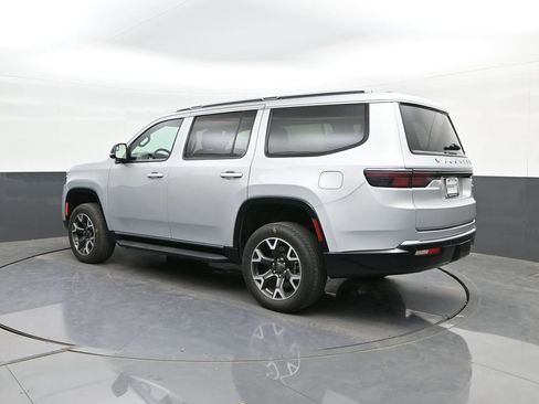 Used 2024 Jeep Wagoneer Series III AWD/4WD image 5