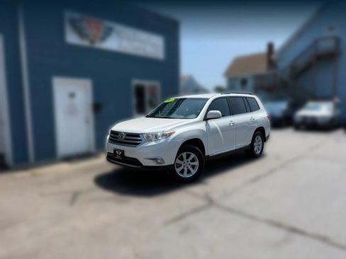 Used 2013 Toyota Highlander Plus AWD/4WD image 1