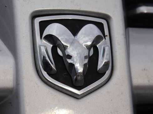 Used 2011 Dodge Nitro SXT image 11