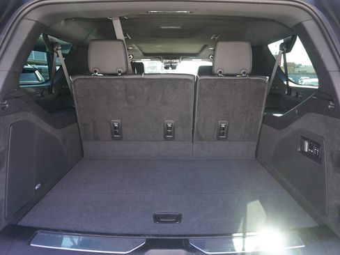 Used 2026 Cadillac Escalade ESV Luxury RWD image 7