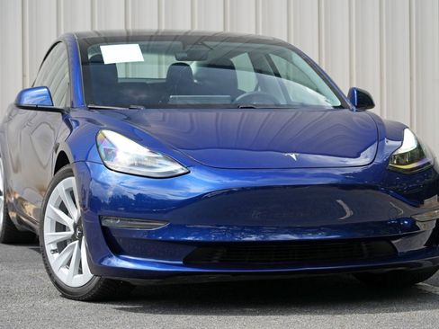 Used 2021 Tesla Model 3 Long Range AWD/4WD image 4