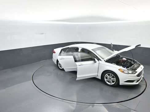 Certified 2018 Ford Fusion SE FWD image 39