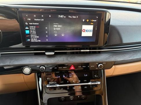 Used 2024 Kia Carnival EX FWD image 16