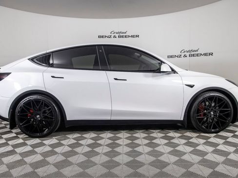 Used 2022 Tesla Model Y Performance AWD/4WD image 3