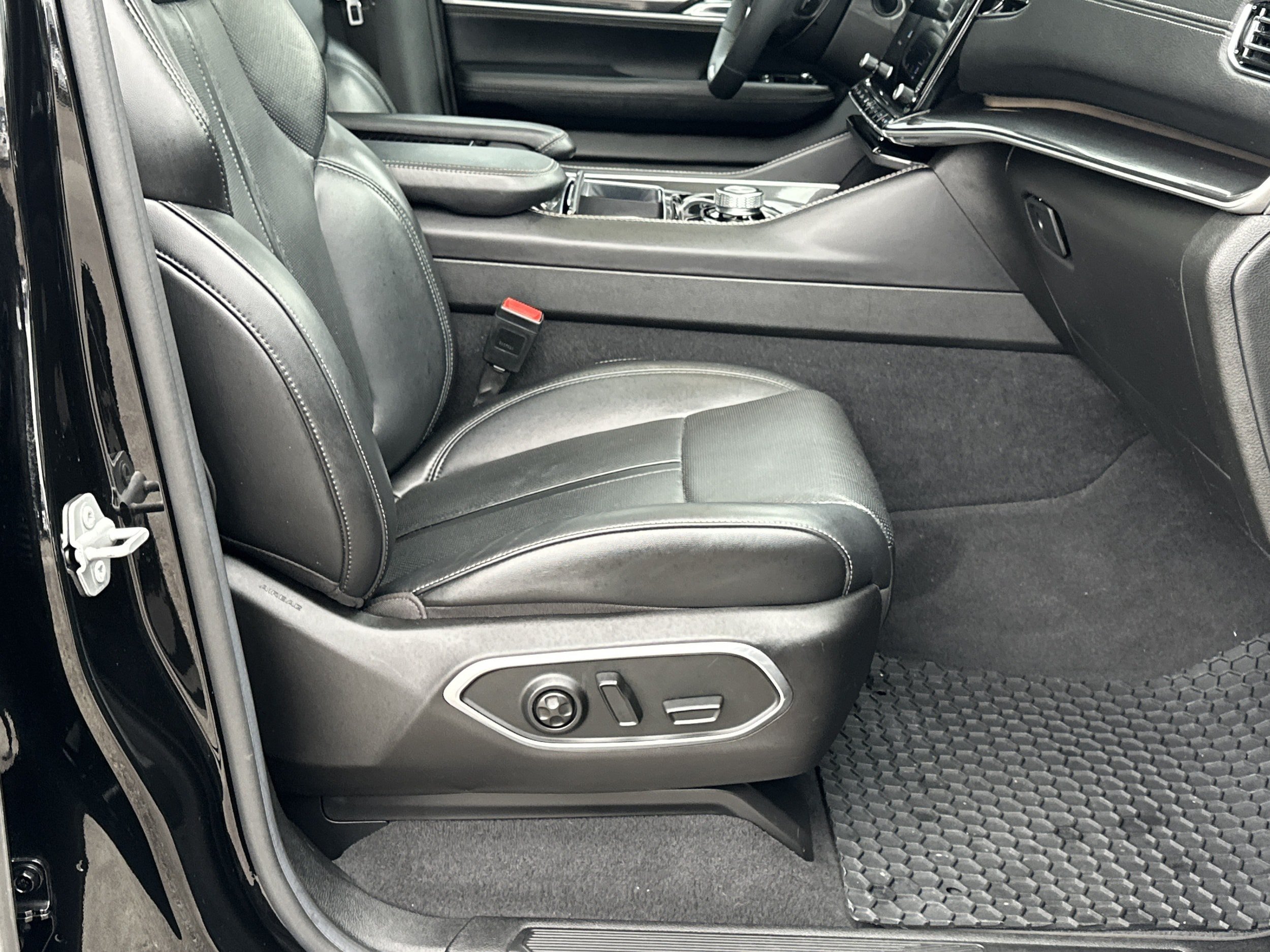 Used 2022 Jeep Wagoneer Series I w/ Premium Group I RWD image 13