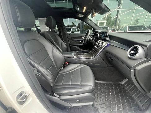 Used 2022 Mercedes-Benz GLC 300 4MATIC image 11