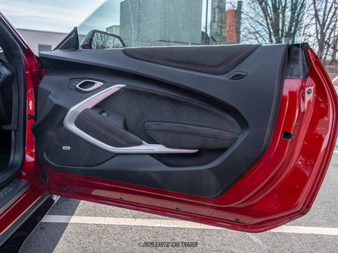 Used 2019 Chevrolet Camaro ZL1 image 36