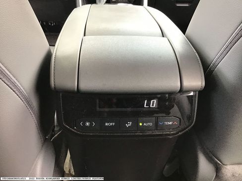 Used 2022 Toyota Highlander Limited FWD image 16