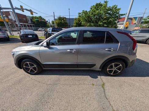 Used 2023 Kia Niro LX image 8