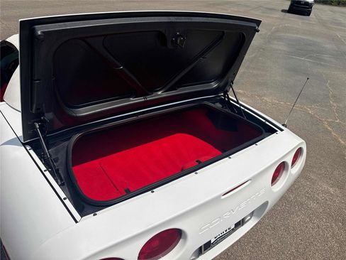 Used 2004 Chevrolet Corvette Convertible w/ Preferred Equipment Group image 20