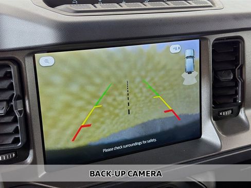 Used 2025 Ford Bronco Badlands image 6
