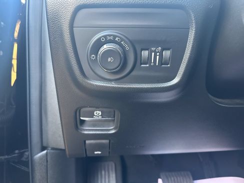 Used 2024 Jeep Grand Cherokee Overland AWD/4WD image 14