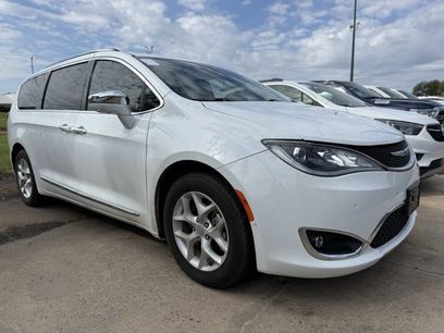 Used 2020 Chrysler Pacifica Limited w/ Advanced Safetytec Group