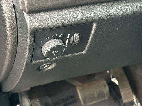 Used 2017 Jeep Grand Cherokee Altitude image 24