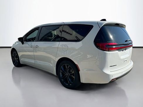New 2026 Chrysler Pacifica Select image 8