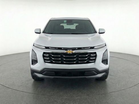 Used 2025 Chevrolet Equinox LT image 2