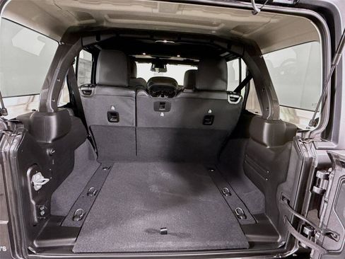 New 2026 Jeep Wrangler Unlimited Rubicon w/ Xtreme 35 Tire Package image 18