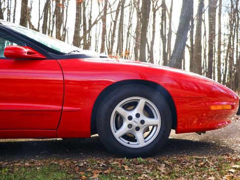Used 1997 Pontiac Firebird Coupe w/ Opt Pkg image 11