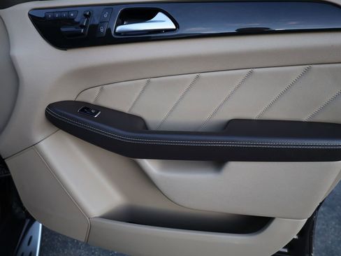 Used 2015 Mercedes-Benz GL 450 4MATIC w/ Driver Assistance Package image 20