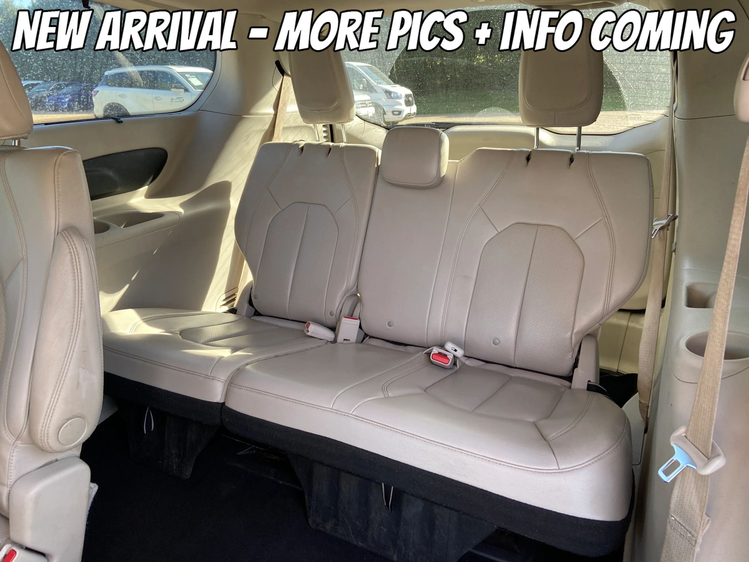 Used 2021 Chrysler Pacifica Touring-L FWD image 6