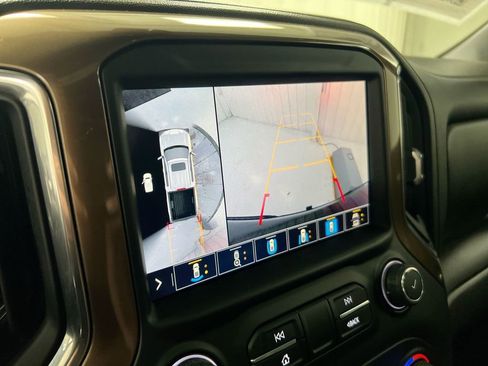 Used 2021 Chevrolet Silverado 1500 High Country w/ Technology Package AWD/4WD image 15