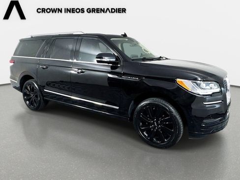 Used 2024 Lincoln Navigator L Reserve AWD/4WD image 3