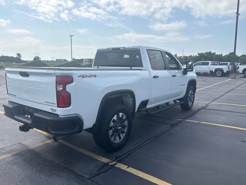 Used 2021 Chevrolet Silverado 2500 Custom w/ Custom Value Package AWD/4WD image 10