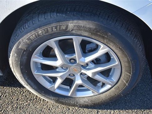 Used 2024 Chevrolet Equinox LT w/ LPO, Floor Liner Package image 11