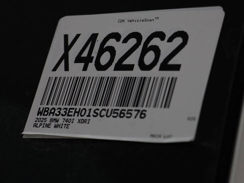 Certified 2025 BMW 740i xDrive 740i xDrive w/ Premium Package image 26