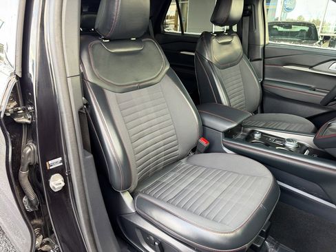 Certified 2025 Ford Explorer ST-Line w/ ST-Line Street Pack image 9