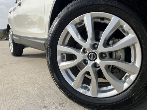 Certified 2021 Nissan Rogue Sport SV image 9