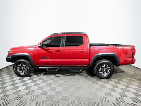 Used 2019 Toyota Tacoma TRD Off-Road AWD/4WD image 4
