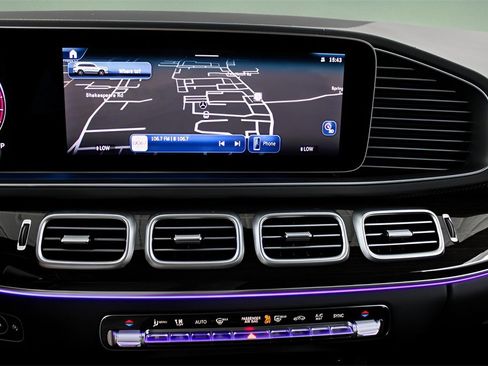 Used 2025 Mercedes-Benz GLS 450 4MATIC image 12