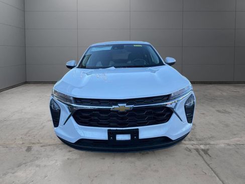 New 2026 Chevrolet Trax LS w/ LS Convenience Package image 2