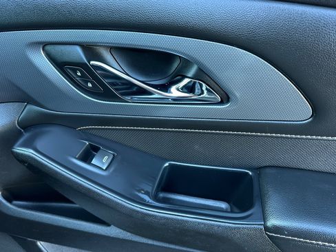 Used 2021 Chevrolet Traverse Premier image 23