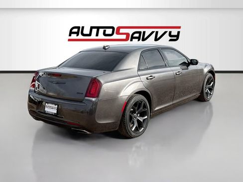 Used 2022 Chrysler 300 Touring w/ Sport Appearance Package image 7
