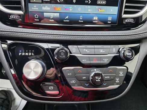 New 2026 Chrysler Pacifica Select w/ S Appearance Package image 15