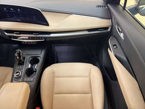 Certified 2024 Cadillac XT4 Luxury w/ Cold Weather Package image 27