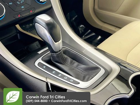 Used 2015 Ford Fusion SE w/ Equipment Group 202A FWD image 10
