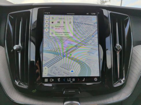 Used 2025 Volvo XC60 B5 Plus image 23