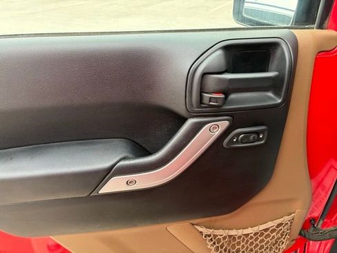 Used 2016 Jeep Wrangler Unlimited Sahara w/ Connectivity Group image 12