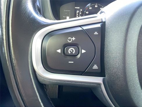 Used 2019 Volvo XC60 T5 Momentum w/ Premium Package image 22
